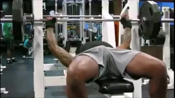 Bedste Fitness: men display their during exercise friske film
