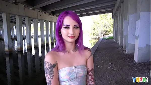 YNGR - Hot Inked Purple Hair Punk Teen Gets Banged Film segar terbaik